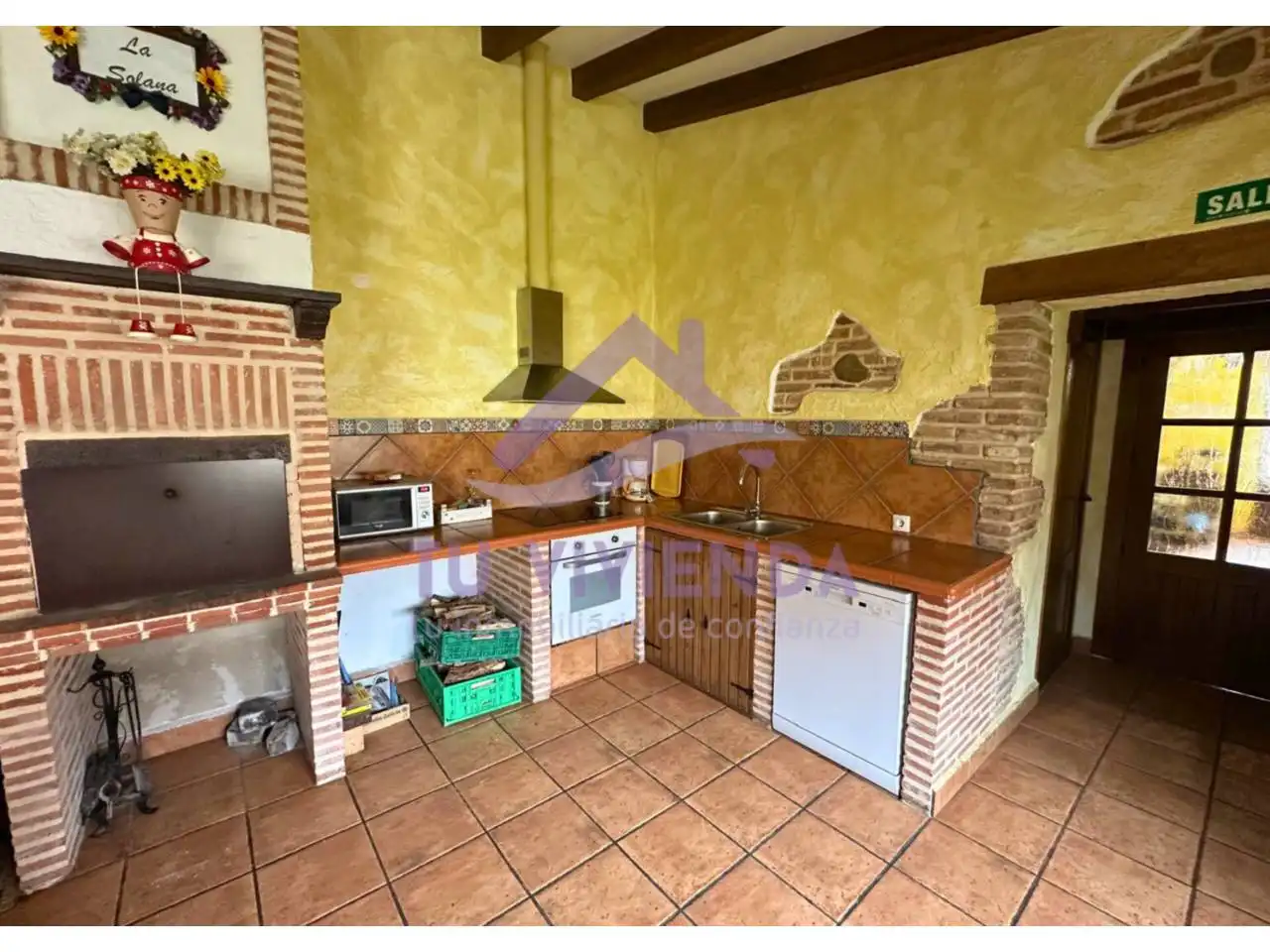 Cocina de Casa o chalet en venta en Bustillo de la Vega con Jardín privado, Piscina y Amueblado