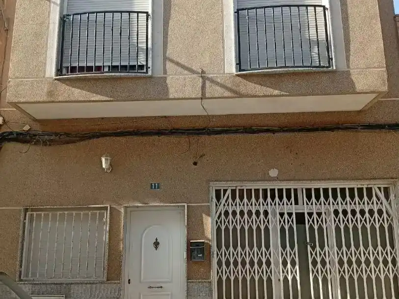 Vista exterior de Dúplex en venta en Cox, Alicante