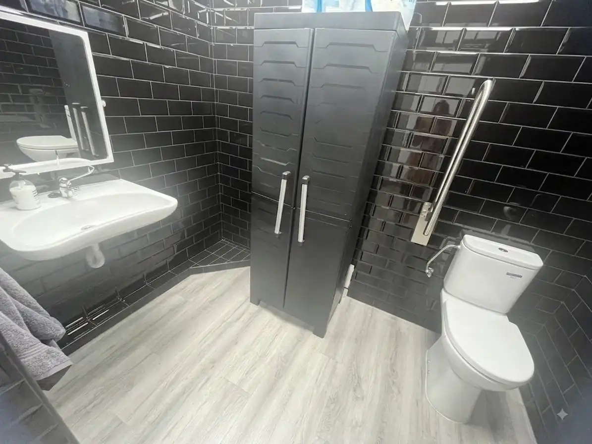 Baño de Oficina de alquiler en Madrid con Aire acondicionado, Calefacción y Terraza