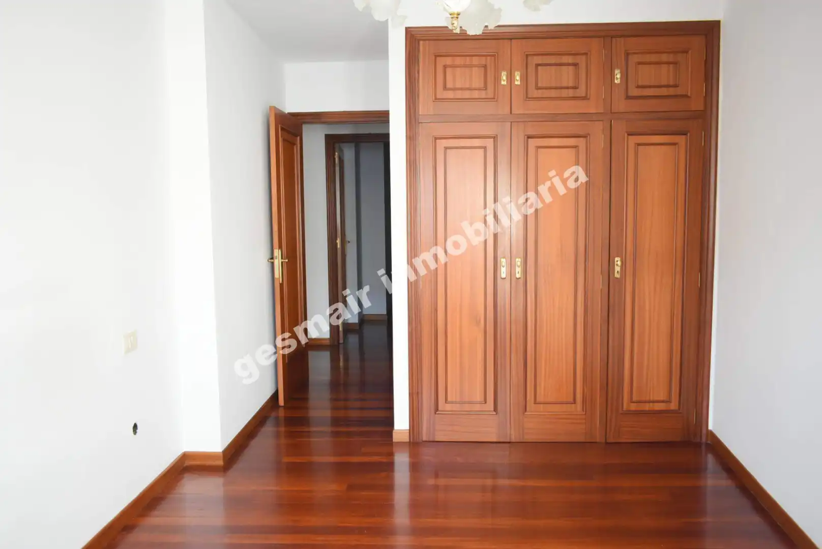 Schlafzimmer von Wohnungen zum Verkauf in Pontevedra Capital  mit Heizung, Parkett und Abstellraum