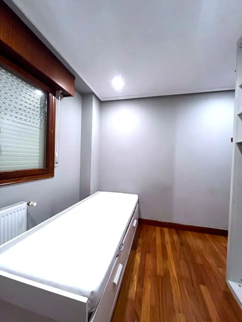 Habitación de Planta baja en venta en Castro-Urdiales con Calefacción, Jardín privado y Parquet