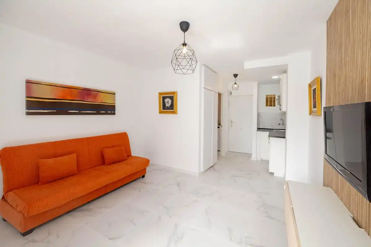 Sala de estar de Estudio en venta en Benalmádena con Calefacción, Jardín privado y Piscina
