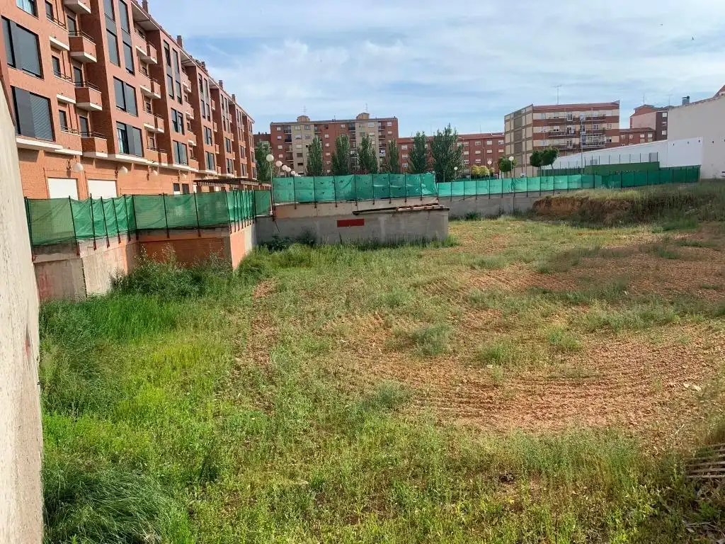 Residential land for sale in Calle Miguel Delibes, imagen 6