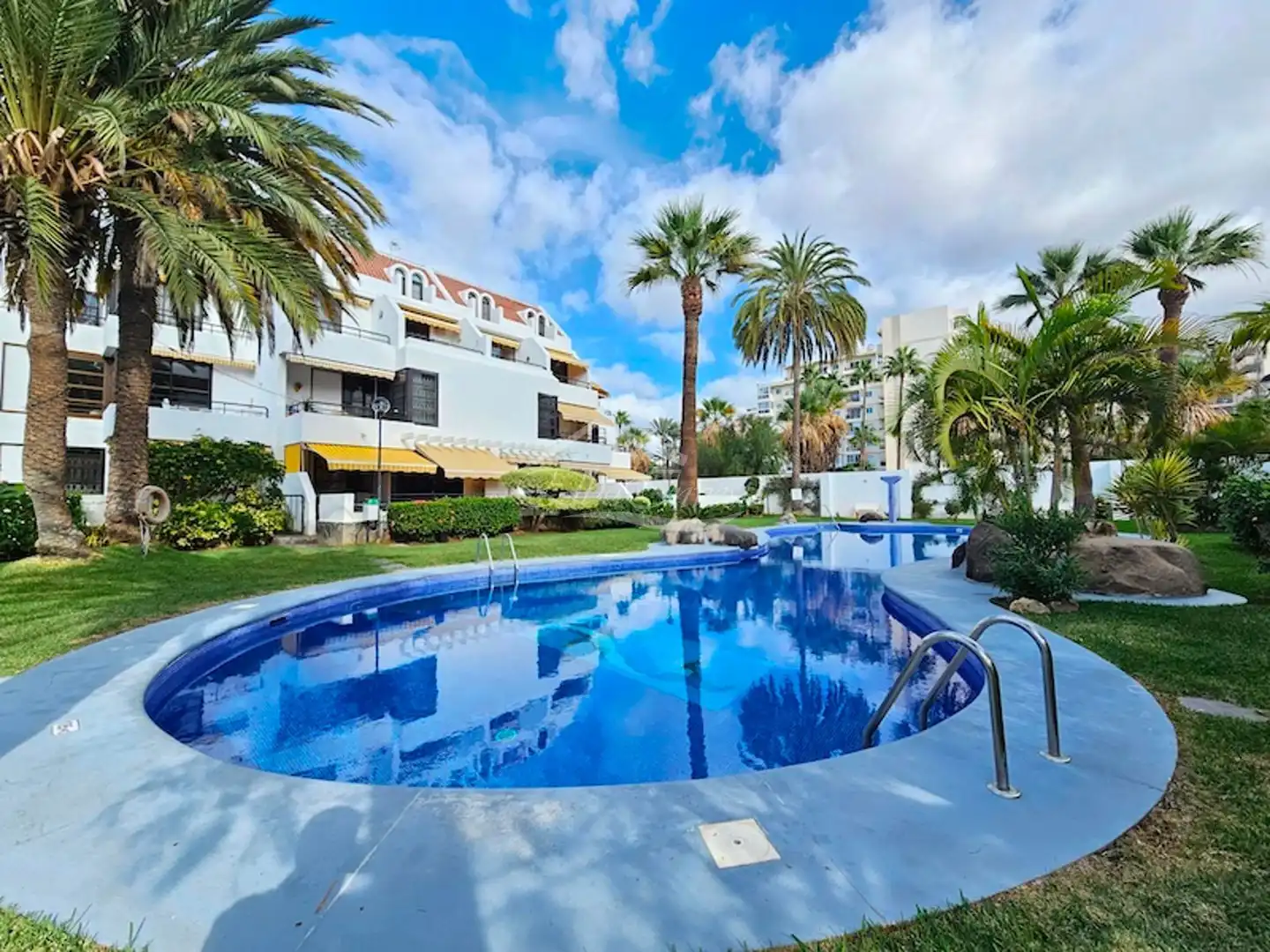 Vista exterior de Piso en venta en Arona con Aire acondicionado, Terraza y Piscina