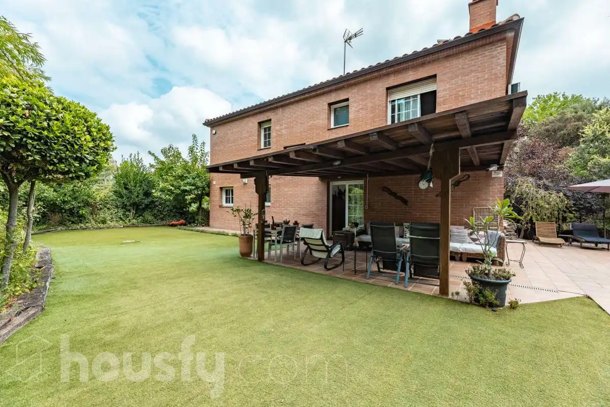 Jardí de Casa o xalet en venda en Sant Cugat del Vallès amb Aire condicionat, Calefacció i Jardí privat