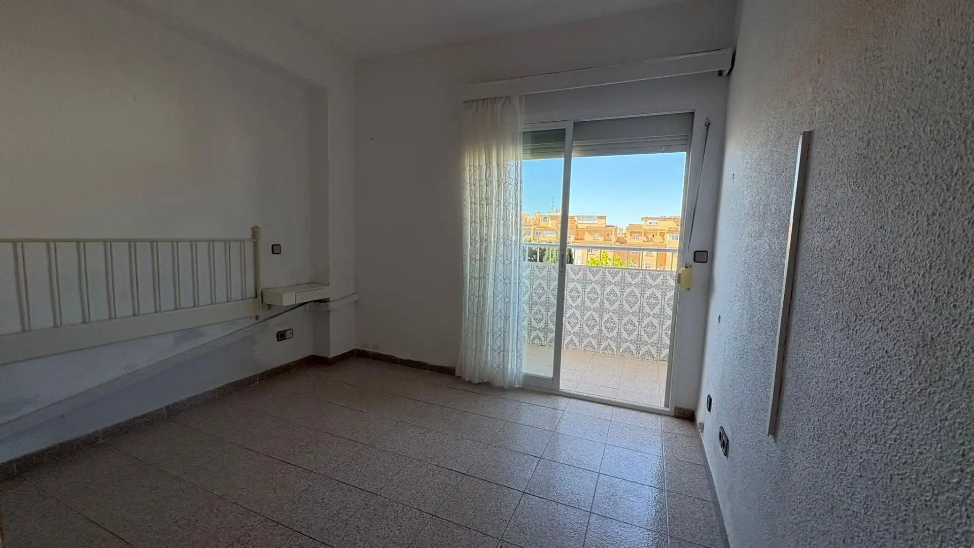 Dormitori de Pis en venda en Torremolinos amb Aire condicionat, Terrassa i Balcó