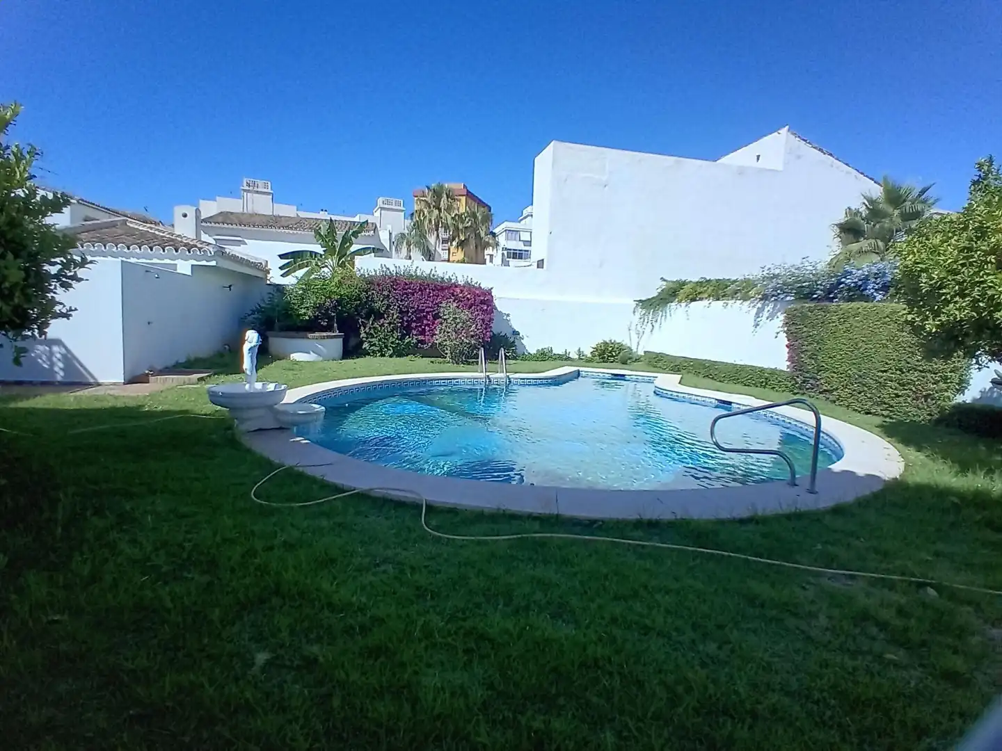 Swimming pool of Houses for sale in Fuengirola  with Air Conditioner, Private garden and Terrace