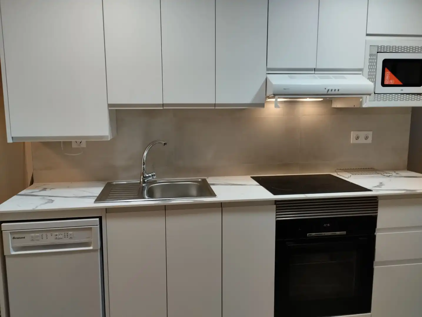 Kitchen of Flat for rent in  Zaragoza Capital  with Heating, Furnished and Oven