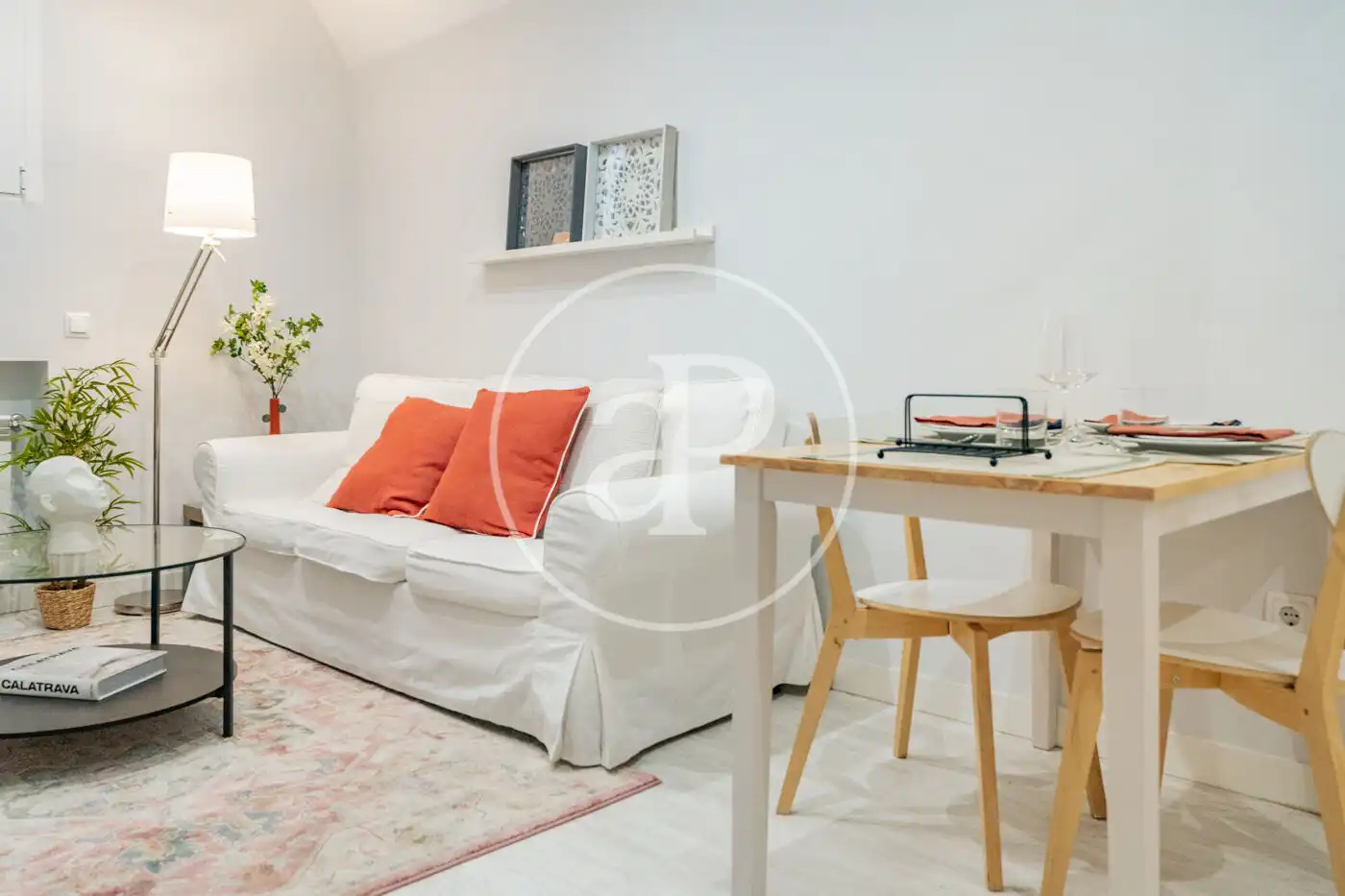 Living room of Flat for sale in  Madrid Capital  with Air Conditioner, Heating and Furnished