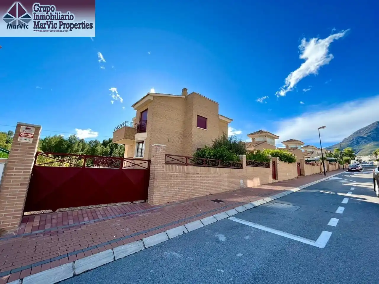 Vista exterior de Casa o chalet en venta en La Nucia con Aire acondicionado, Jardín privado y Terraza