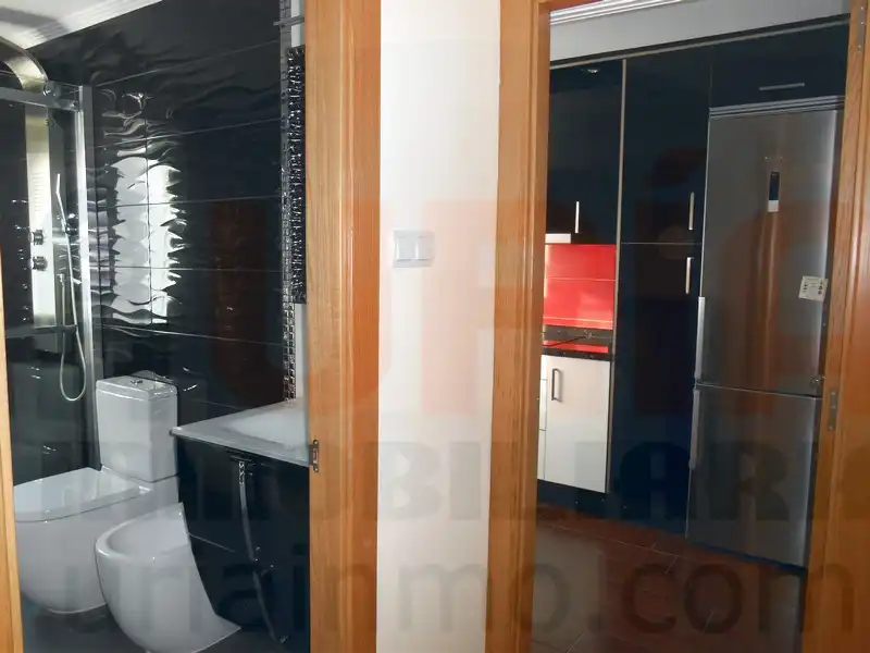 Cuina de Pis en venda en Oviedo  amb Calefacció, Forn i Microones
