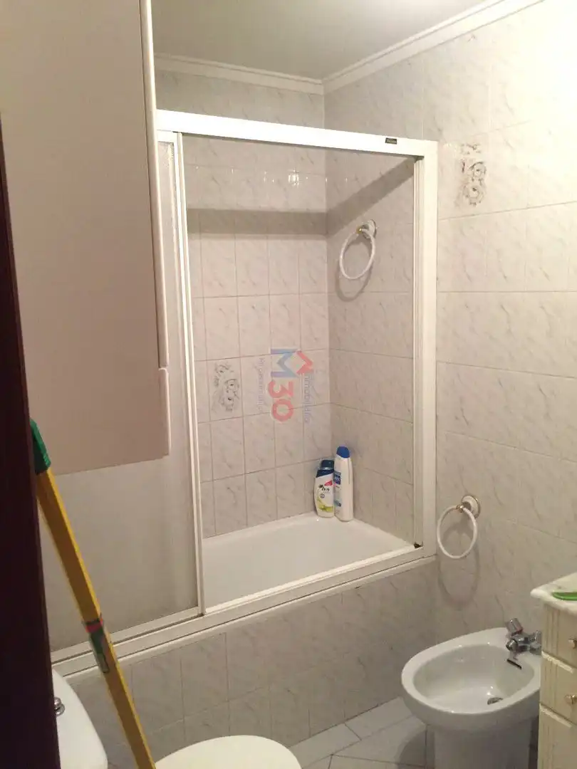 Baño de Apartamento en venta en Miranda de Ebro con Calefacción, Parquet y Trastero