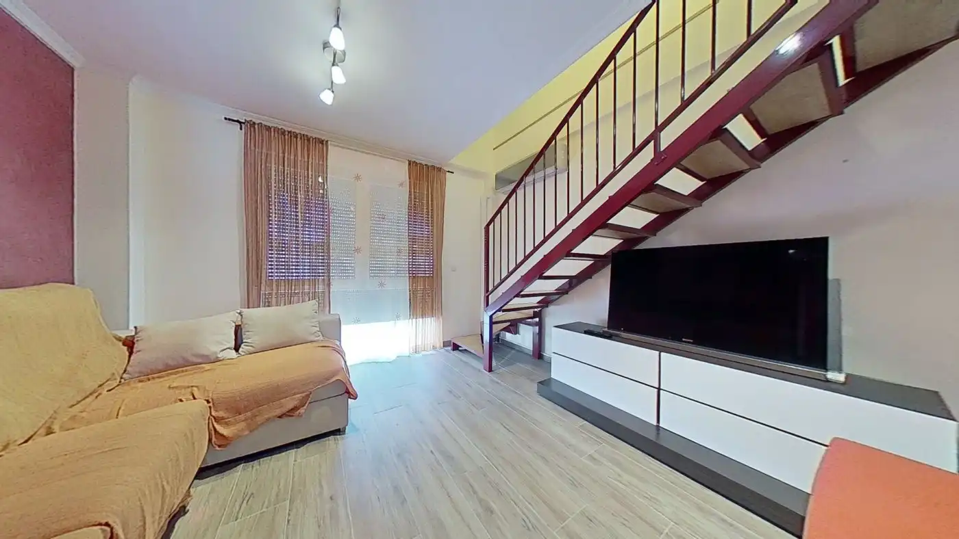 Sala d'estar de Dúplex en venda en Corpa amb Aire condicionat, Calefacció i Jardí privat