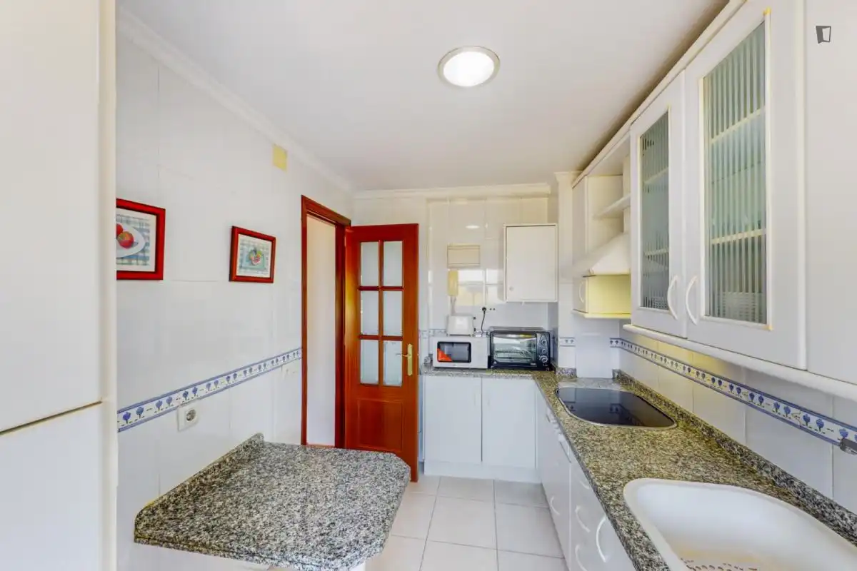 Cocina de Apartamento para compartir en Jerez de la Frontera con Amueblado, Lavadora y Microondas
