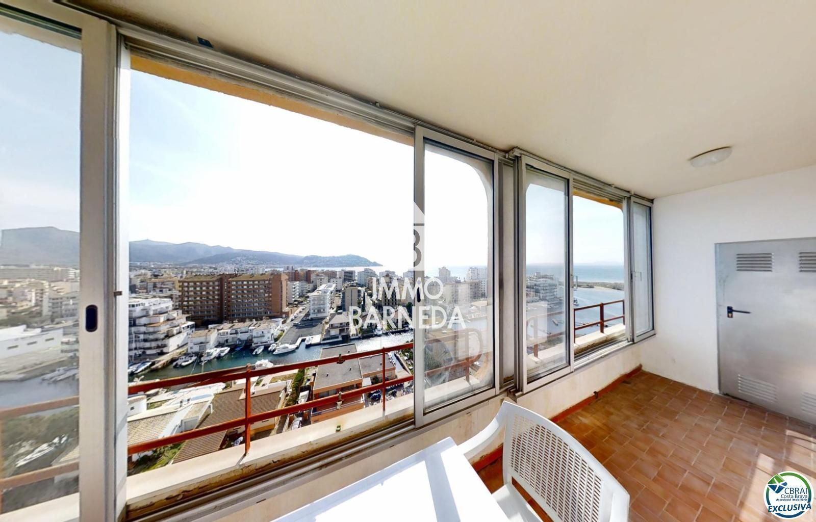 Außenansicht von Wohnung zum Verkauf in Roses mit Terrasse, Schwimmbad und Balkon