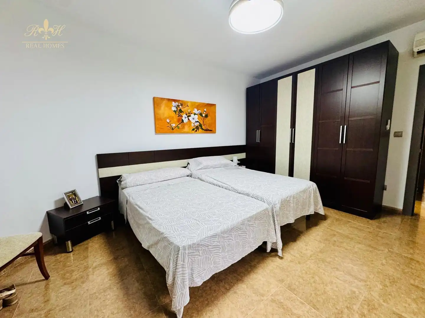Schlafzimmer von Einfamilien-Reihenhaus zum Verkauf in L'Alfàs del Pi mit Klimaanlage, Terrasse und Schwimmbad