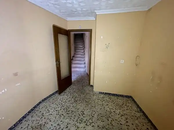Casa adosada en venda en Yecla amb Traster