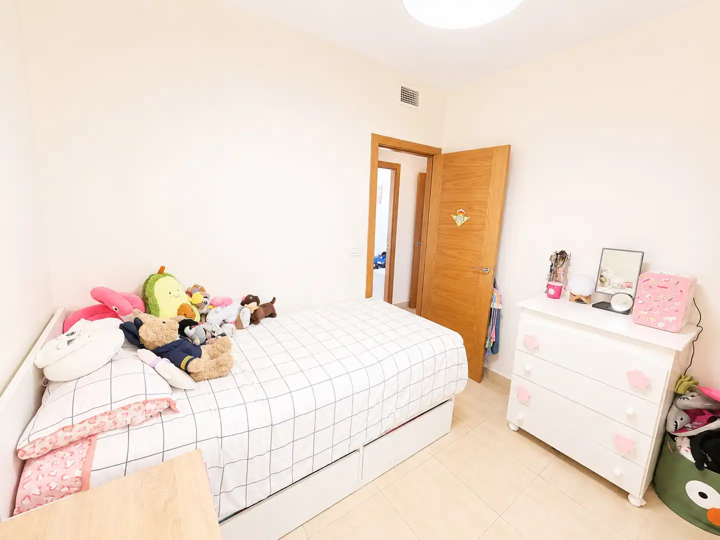 Bedroom of Flat for sale in Sevilla  with Air Conditioner and Community pool