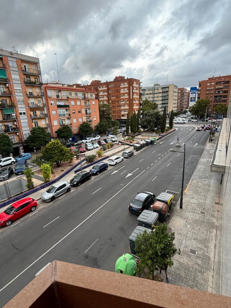 Vista exterior de Pis de lloguer en  Valencia Capital amb Aire condicionat, Calefacció i Balcó