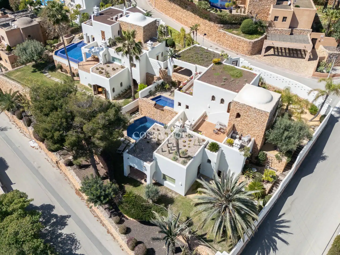 Vista exterior de Casa o xalet en venda en Moraira amb Aire condicionat, Calefacció i Jardí privat