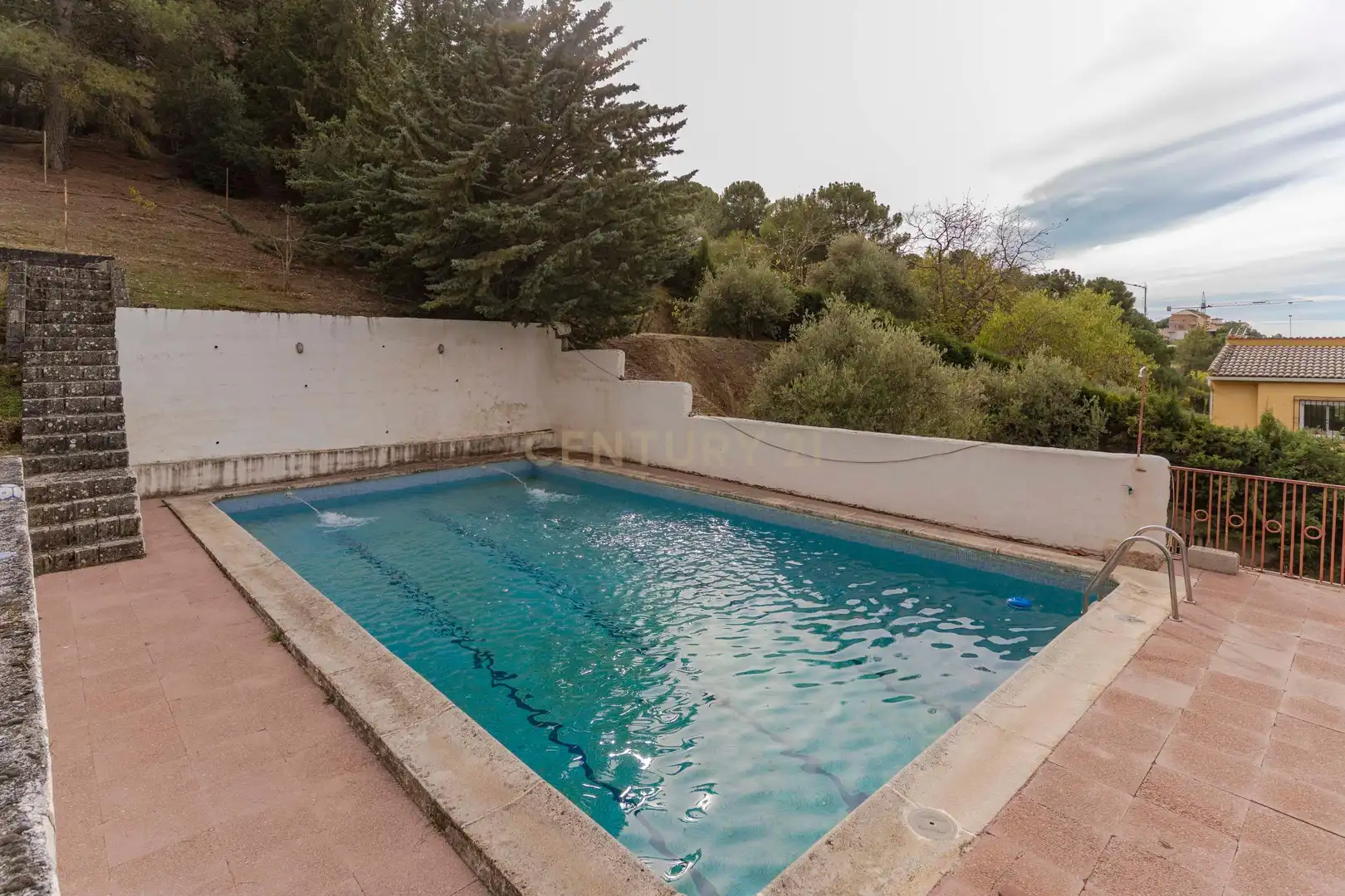 Piscina de Residencial en venta en La Zubia
