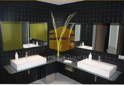 Badezimmer von Fabrikhallen zur Miete in Chiva