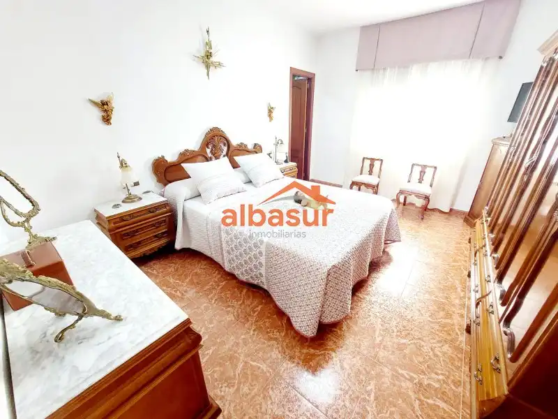 Dormitori de Casa o xalet en venda en Córdoba amb Aire condicionat, Calefacció i Jardí privat
