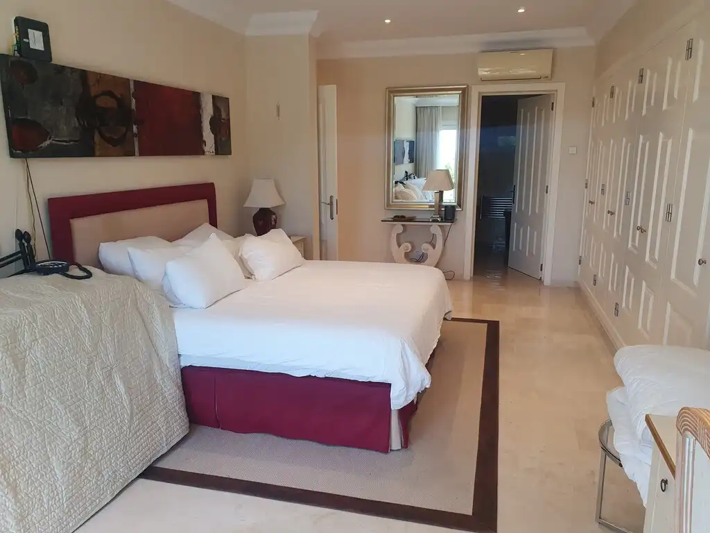 Chalet con piscina en venta en Es Camp de Mar, imagen 3