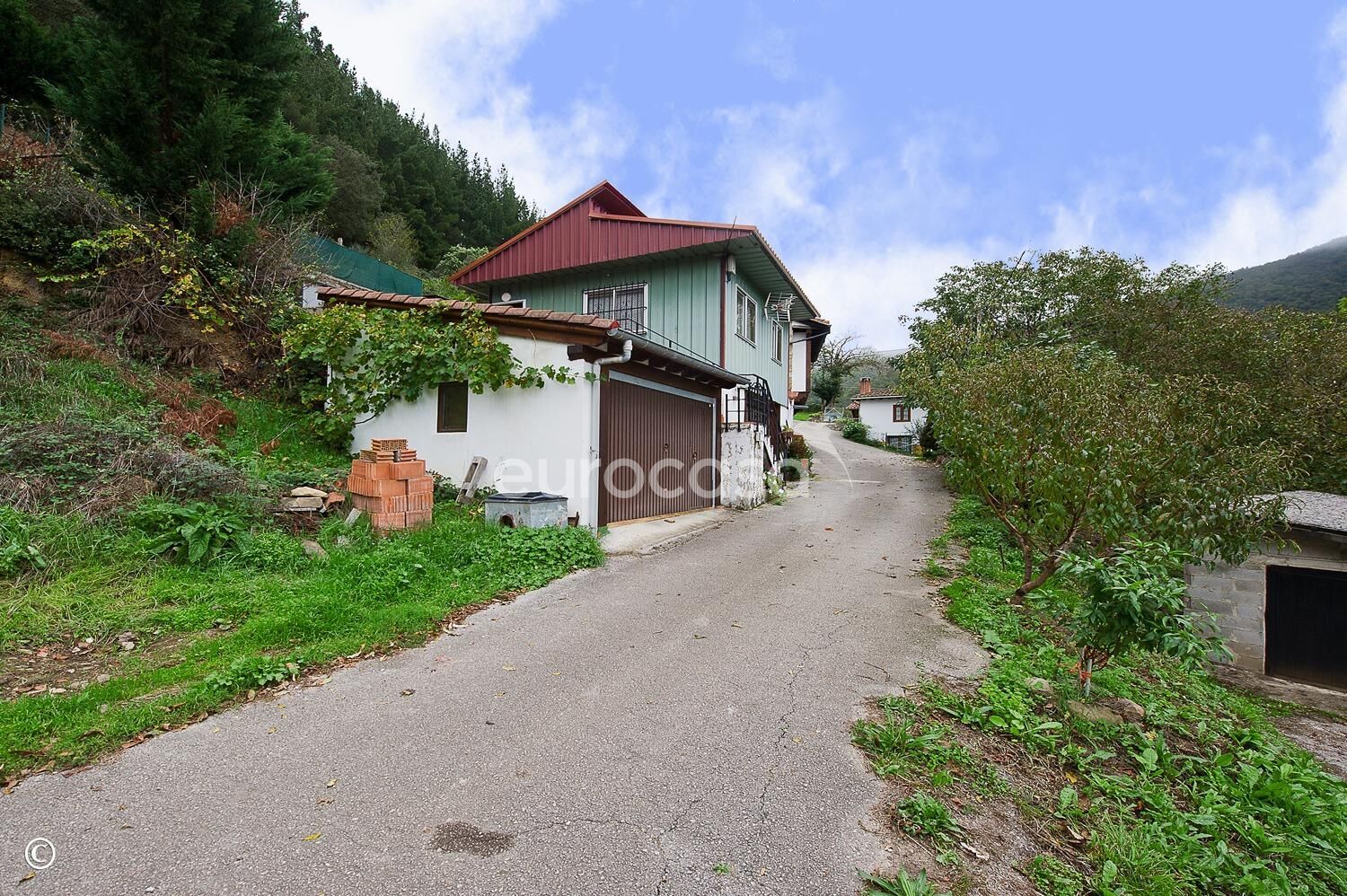 Vista exterior de Pis en venda en Cillorigo de Liébana amb Jardí privat