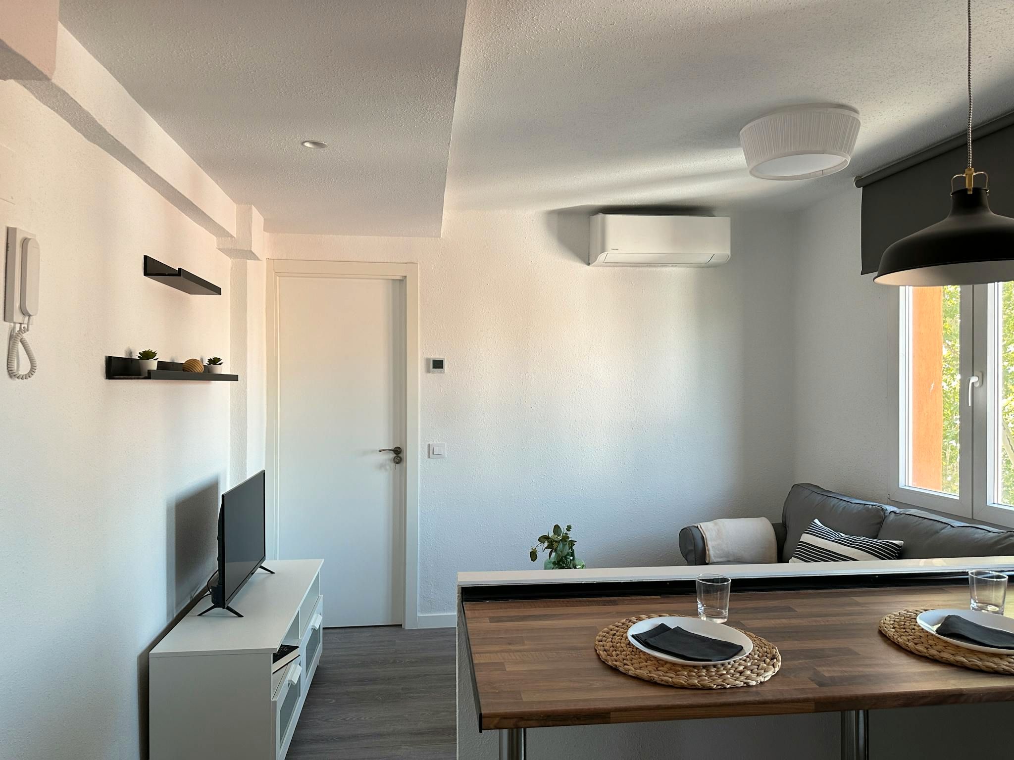 Living room of Flat to rent in  Madrid Capital  with Air Conditioner, Heating and Furnished