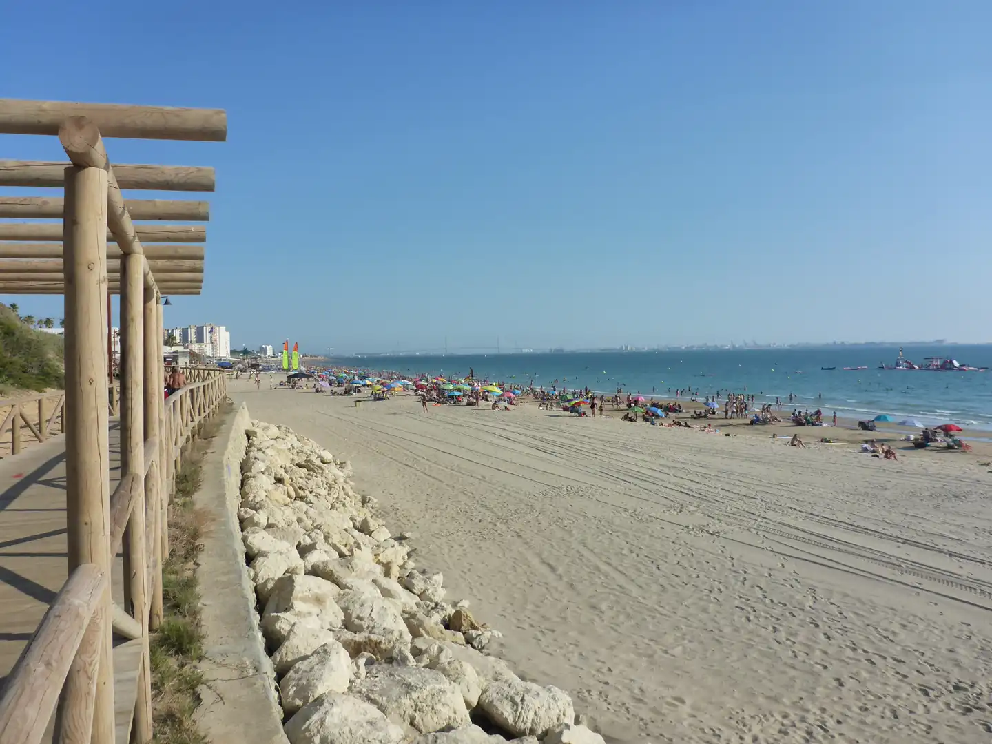 Außenansicht von Einfamilien-Reihenhaus zum Verkauf in El Puerto de Santa María mit Klimaanlage, Heizung und Terrasse