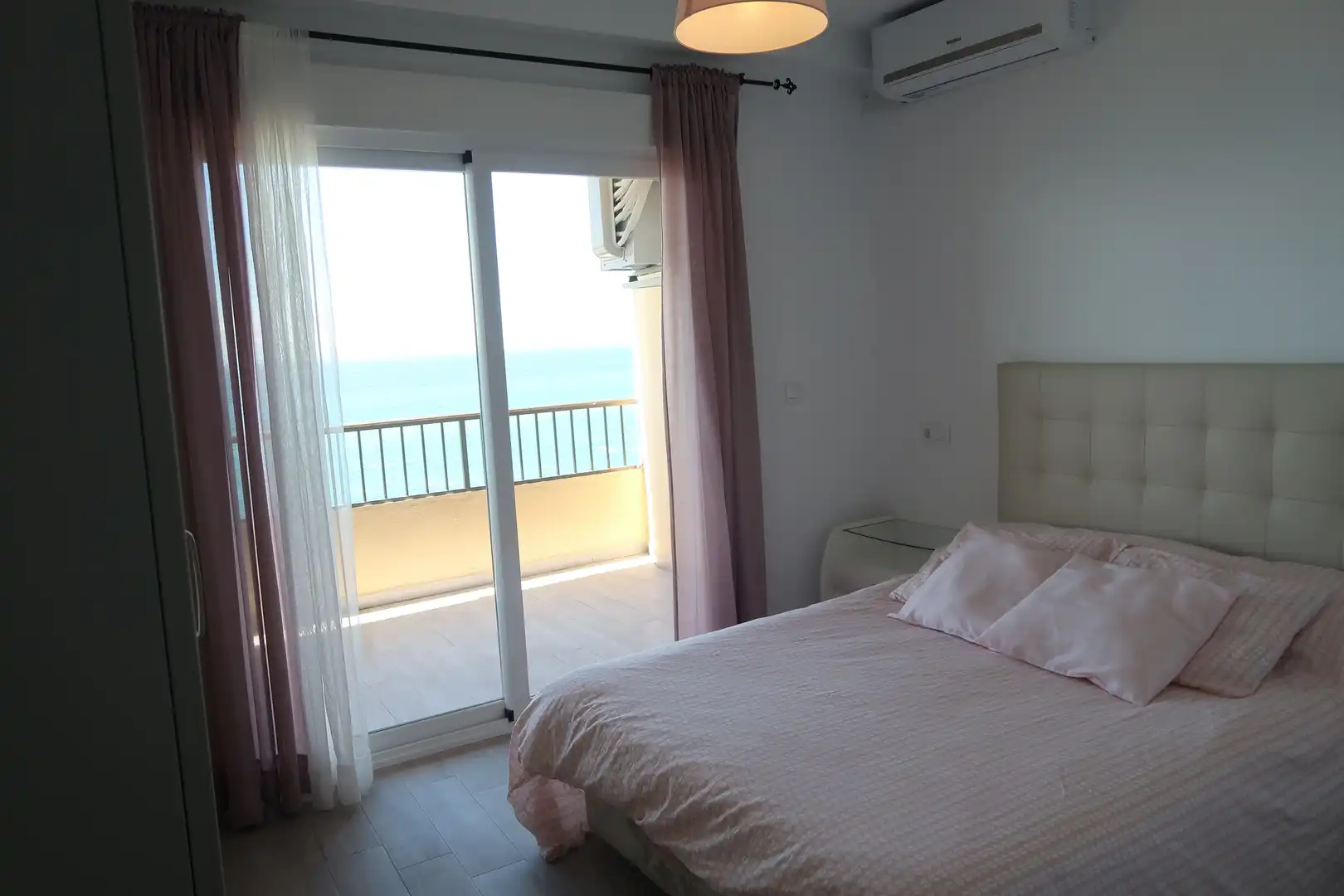 Dormitori de Apartament de lloguer en Almuñécar amb Aire condicionat, Calefacció i Terrassa