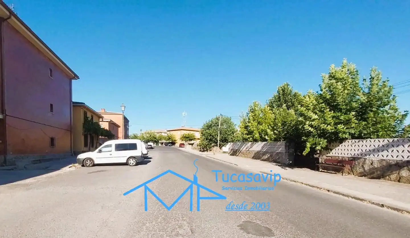 Vista exterior de Planta baja en venta en La Adrada 
