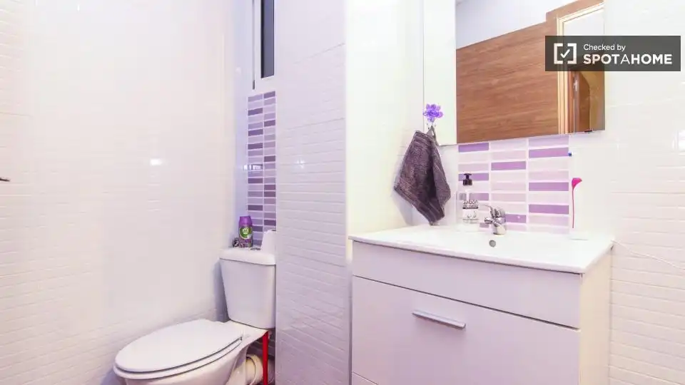 Baño de Piso para compartir en Valencia con Aire acondicionado, Calefacción y Amueblado