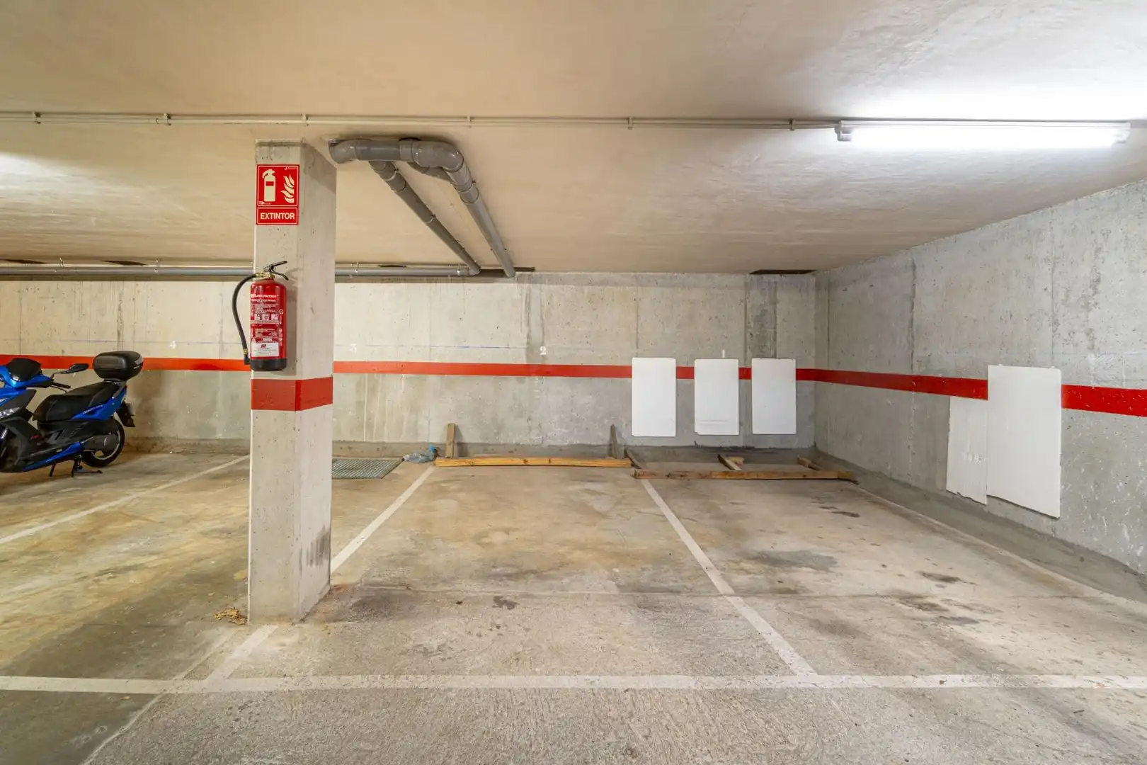 Parking de Dúplex en venta en Empuriabrava con Calefacción y Terraza