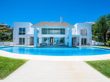 Detached house with balcony for sale in La Mairena
