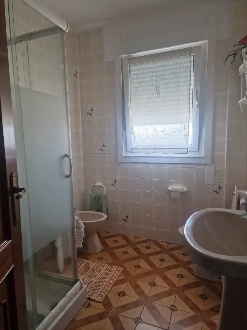 Badezimmer von Haus oder Chalet zum Verkauf in Boimorto mit Heizung, Privatgarten und Terrasse