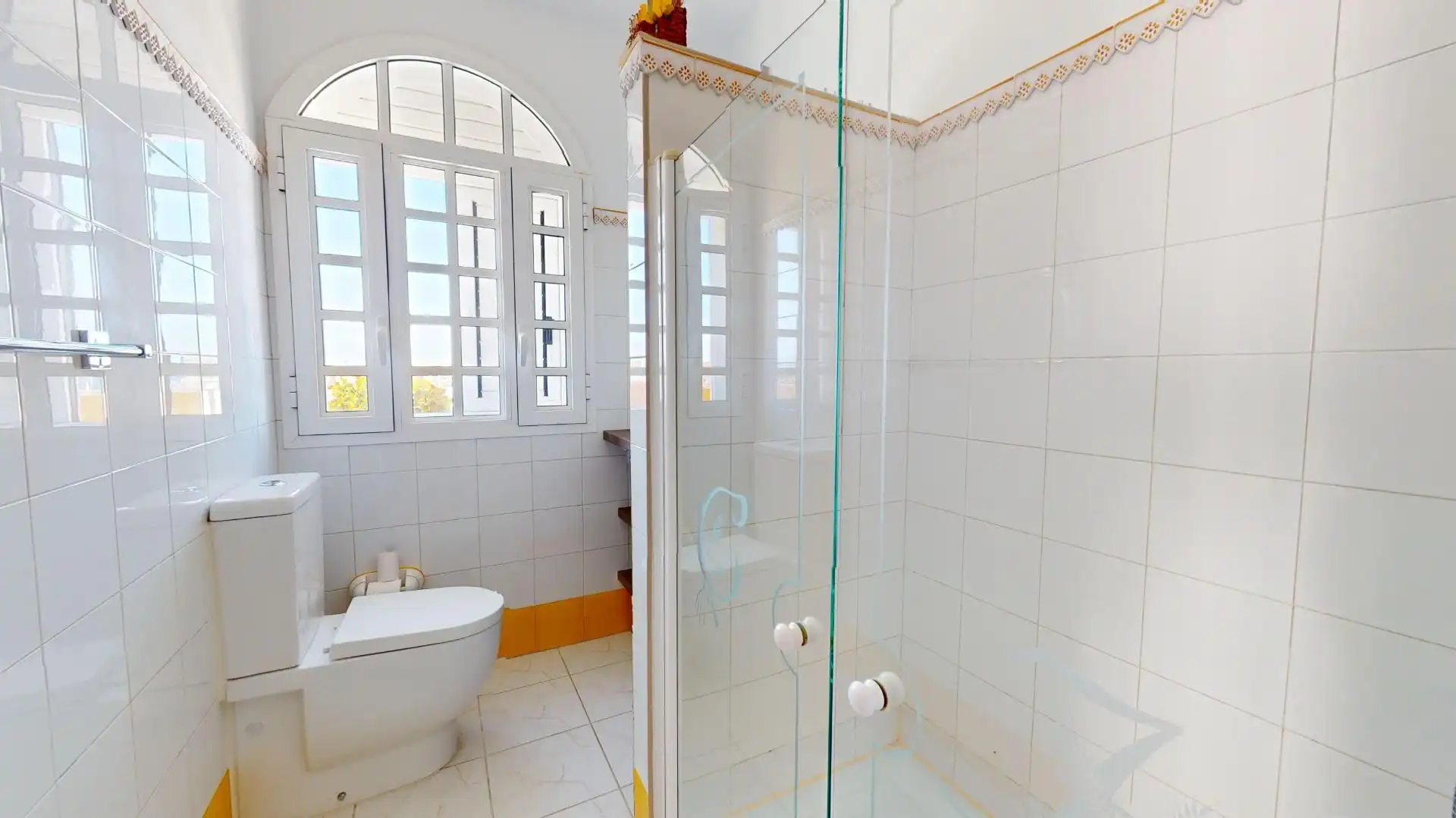 Bany de Casa o xalet en venda en Telde amb Jardí privat, Terrassa i Traster