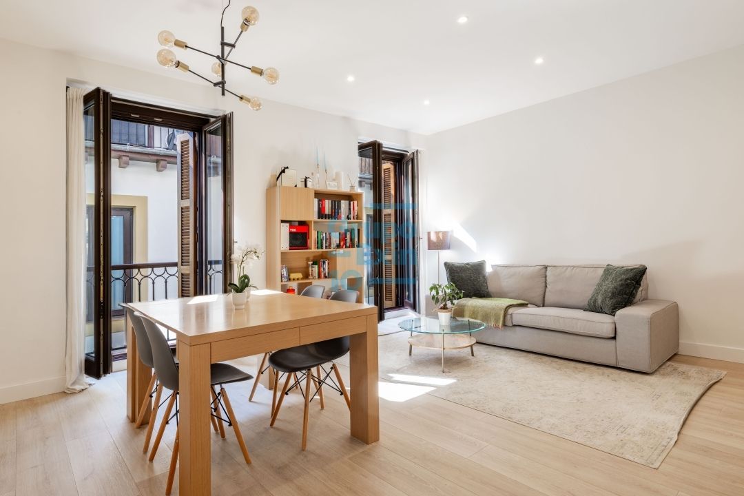Living room of Flat for sale in Donostia - San Sebastián   with Heating, Parquet flooring and Balcony