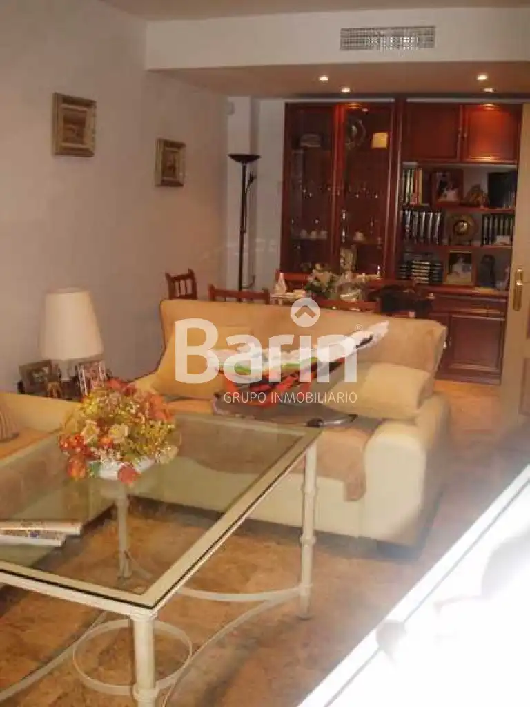 Sala d'estar de Casa adosada en venda en  Córdoba Capital amb Aire condicionat, Jardí privat i Terrassa