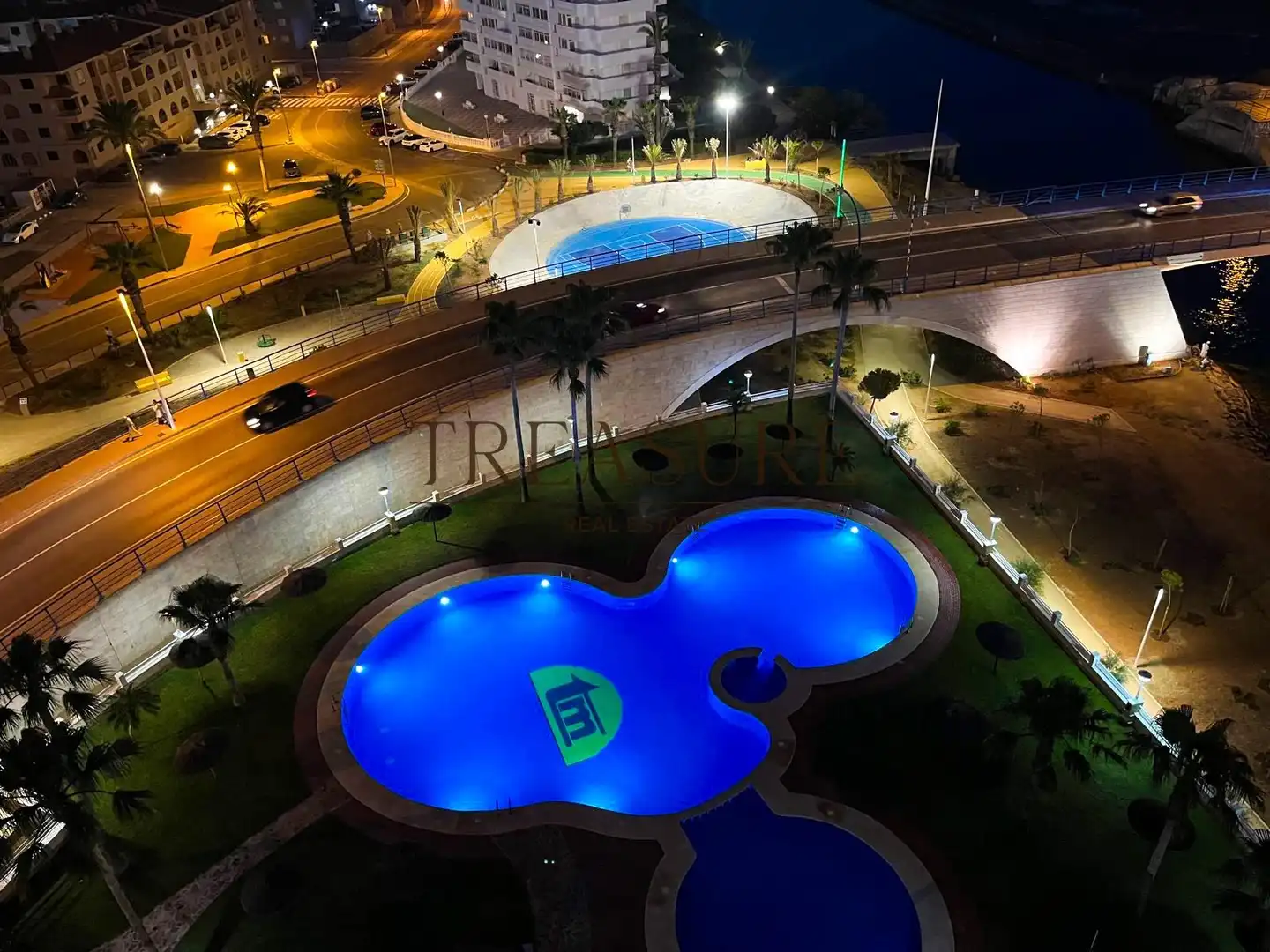 Piscina de Apartament en venda en La Manga del Mar Menor amb Aire condicionat, Terrassa i Moblat