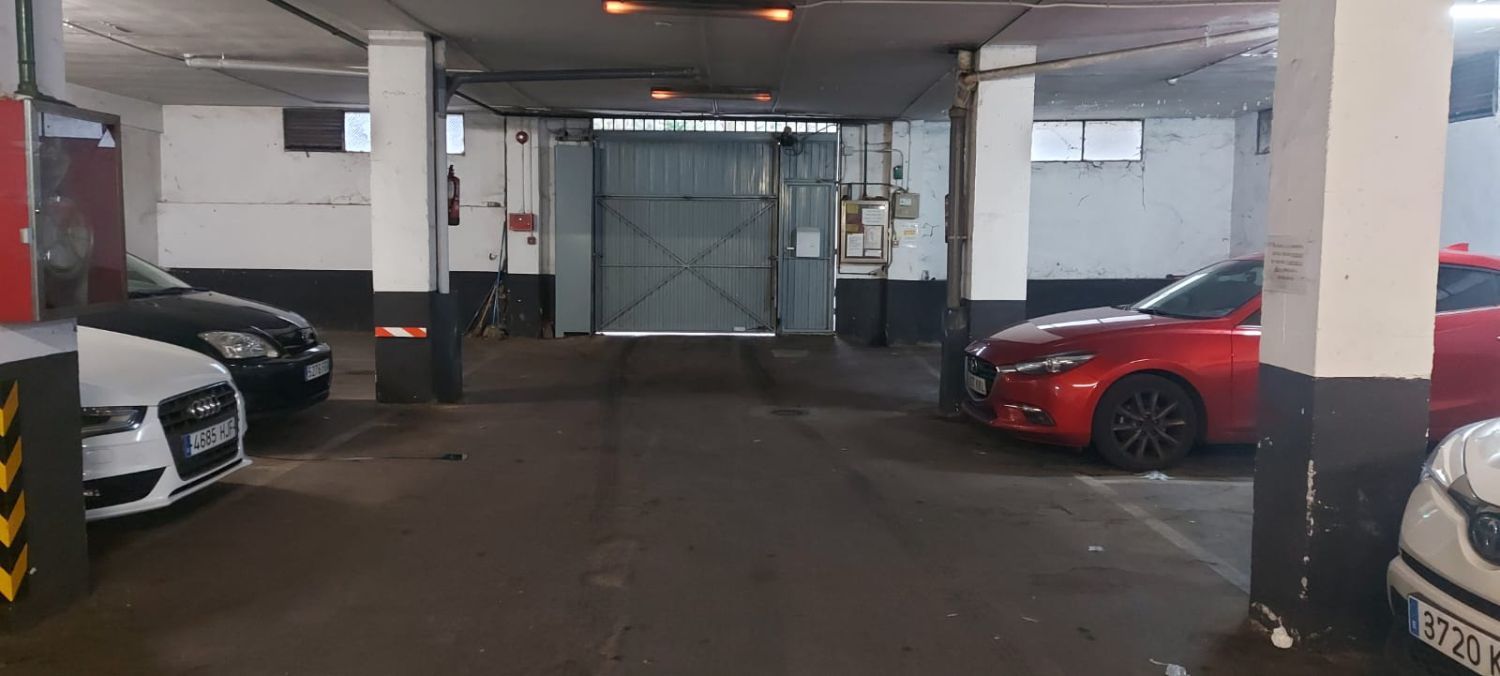 Garage to rent in Cyesa, Ventas, Ciudad Lineal,  Madrid Capital