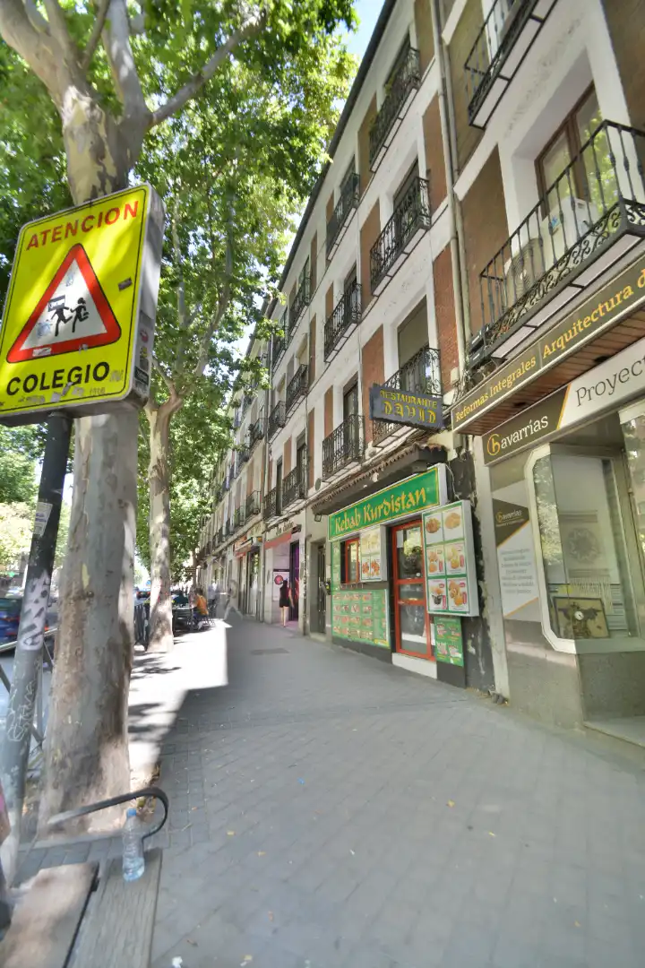 Vista exterior de Estudio de alquiler en Madrid con Aire acondicionado, Calefacción y Lavadora