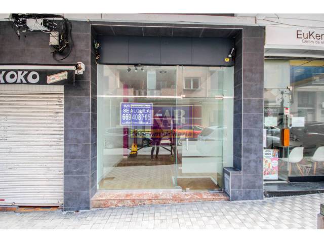 Local comercial en Alquiler en Calle Lopez de Becerra en Centro - Mendibil - Santiago