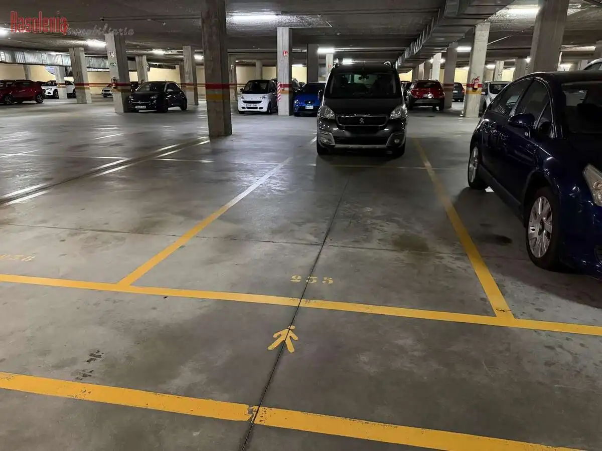 Parking de Piso en venta en Narón con Calefacción y Trastero