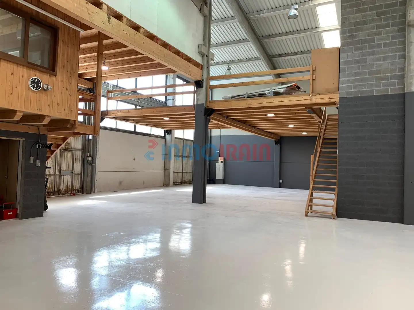 Industrial buildings for rent in Arama