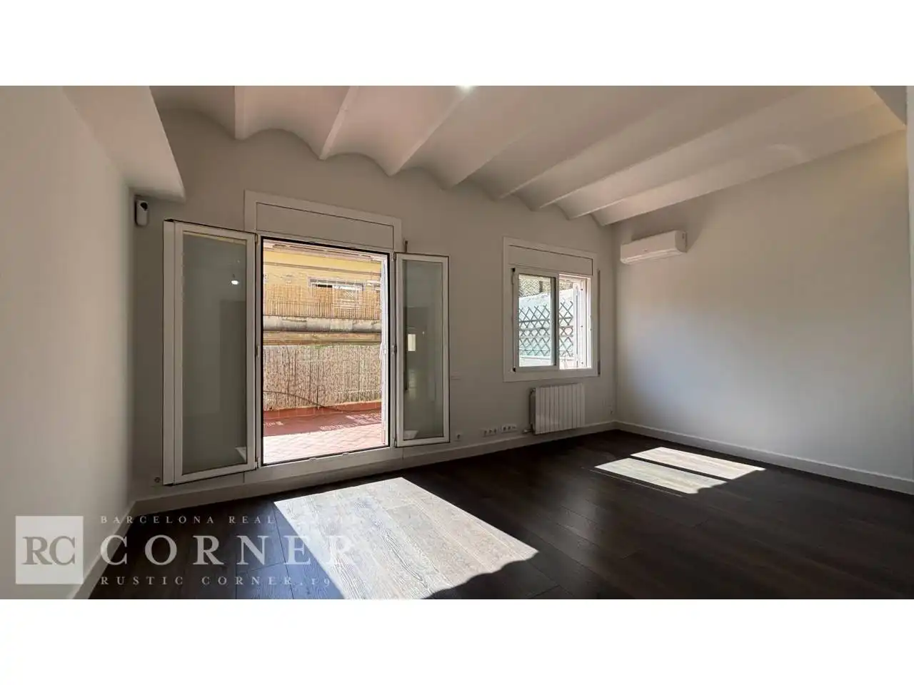 Außenansicht von Dachboden zum Verkauf in  Barcelona Capital mit Klimaanlage, Heizung und Parkett