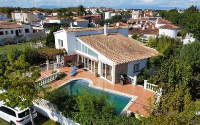 Vista exterior de Casa o xalet en venda en Empuriabrava amb Aire condicionat, Calefacció i Terrassa