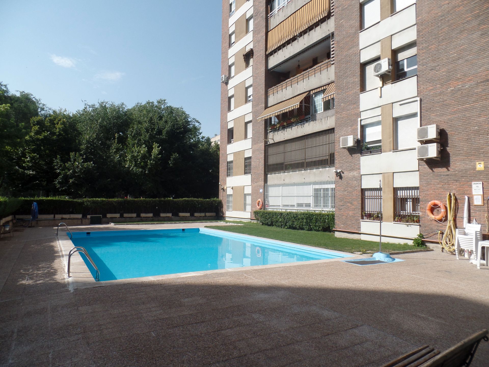 Swimming pool of Flat to rent in  Madrid Capital  with Air Conditioner, Heating and Terrace