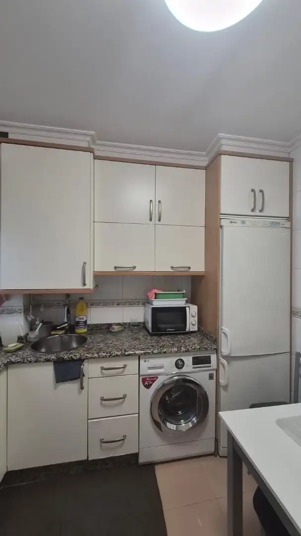Cocina de Piso de alquiler en Vigo  con Amueblado, Horno y Lavadora